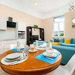 Ja18 Downtown Pearl - 2 Bedroom * 부다페스트